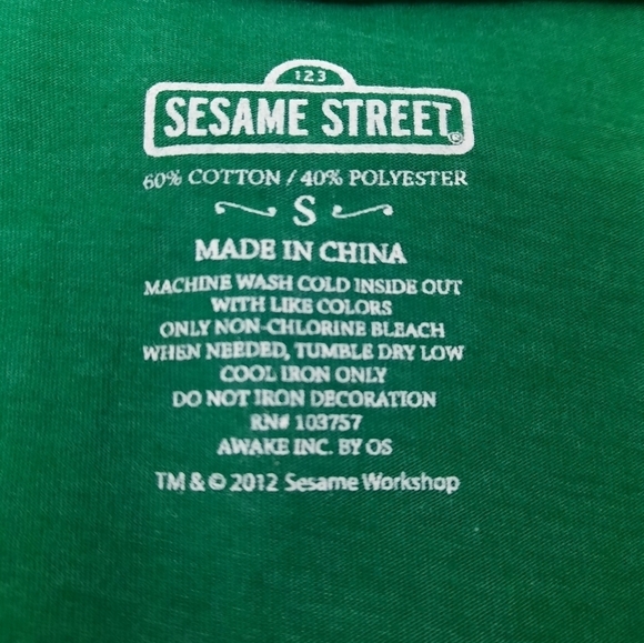 Seasme‎ Street Oscar the Grouch Novelty Christmas Tee-Shirt Size Small Juniors - Picture 6 of 7
